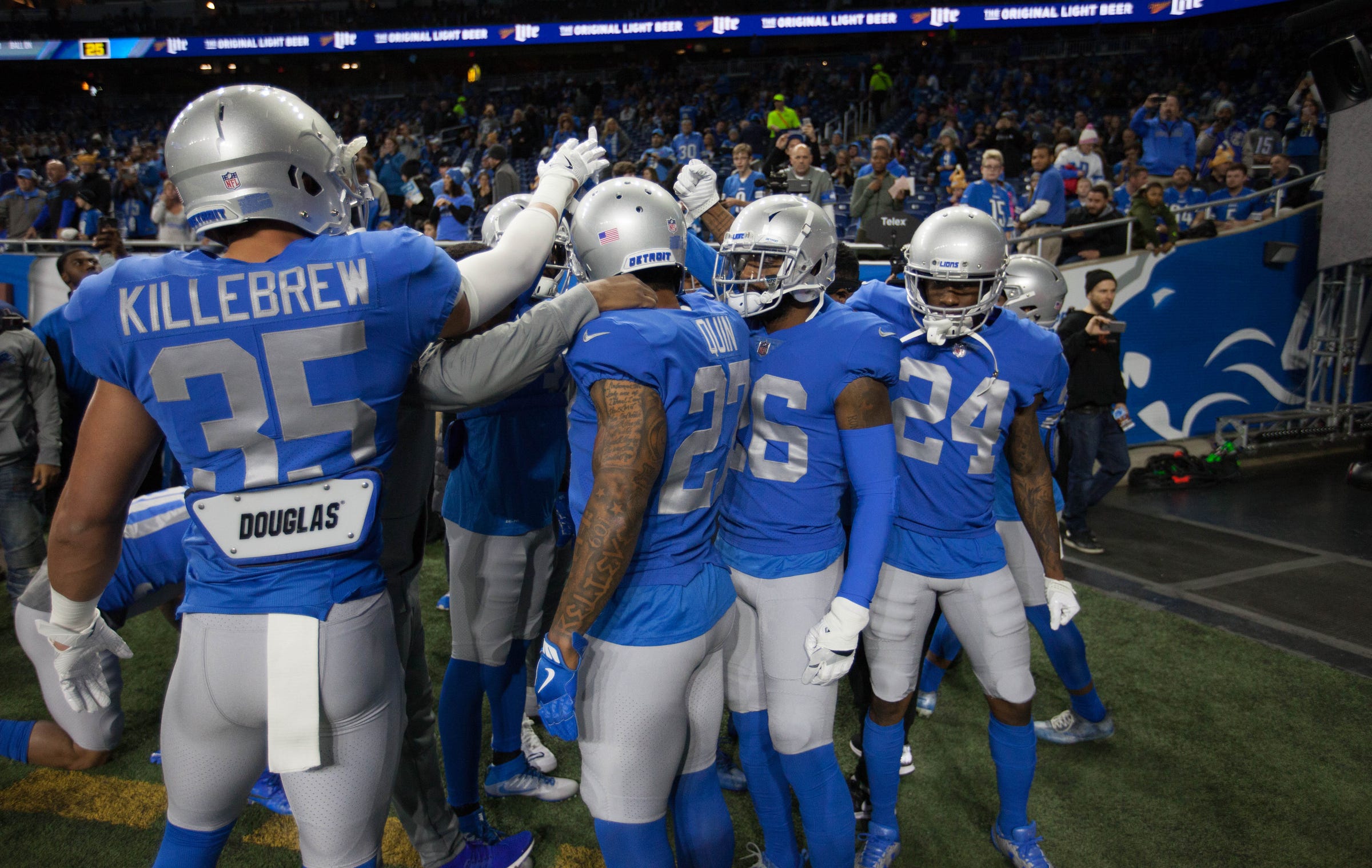 Detroit Lions wearing classic 